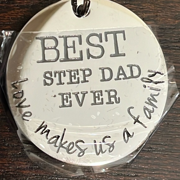 NWOT "BEST STEP DAD EVER" Silver key chain, key ring, Father’s Day Gift - Picture 2 of 4